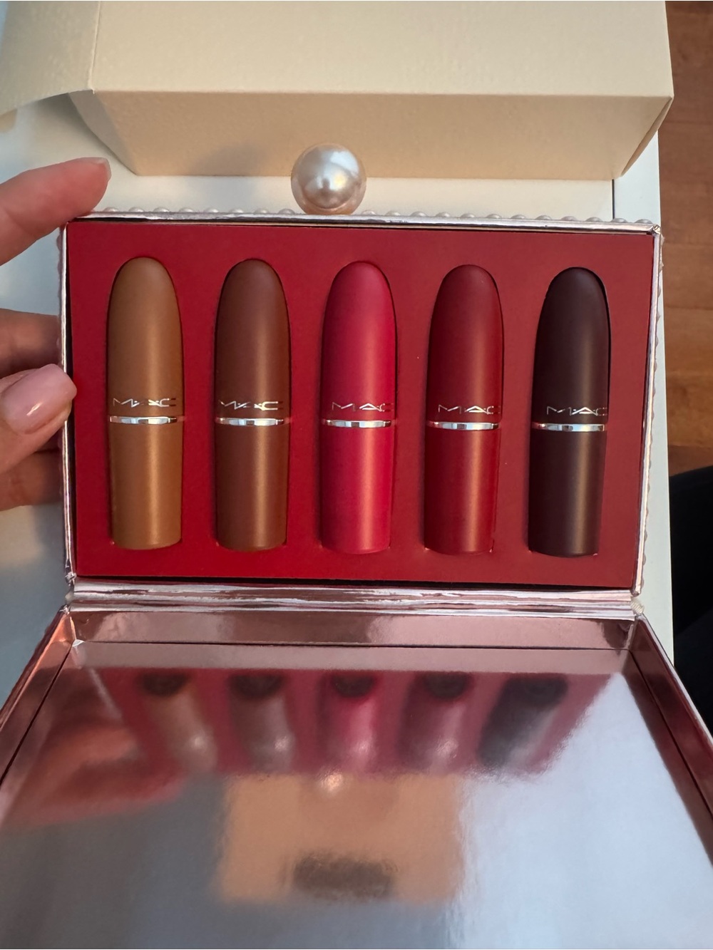 MAC “A Taste of Matte Lipstick: Destined for Stardom” Gift Set + cosmetic clutch - Picture 13 of 16